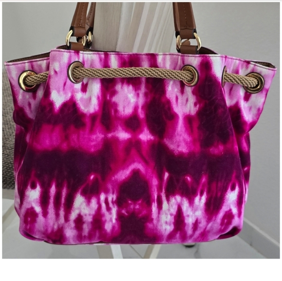 MICHAEL KORS MARINA Large Gathered Pink Tie-Dyed Canvas Drawstring Tassel Bag - Picture 5 of 16